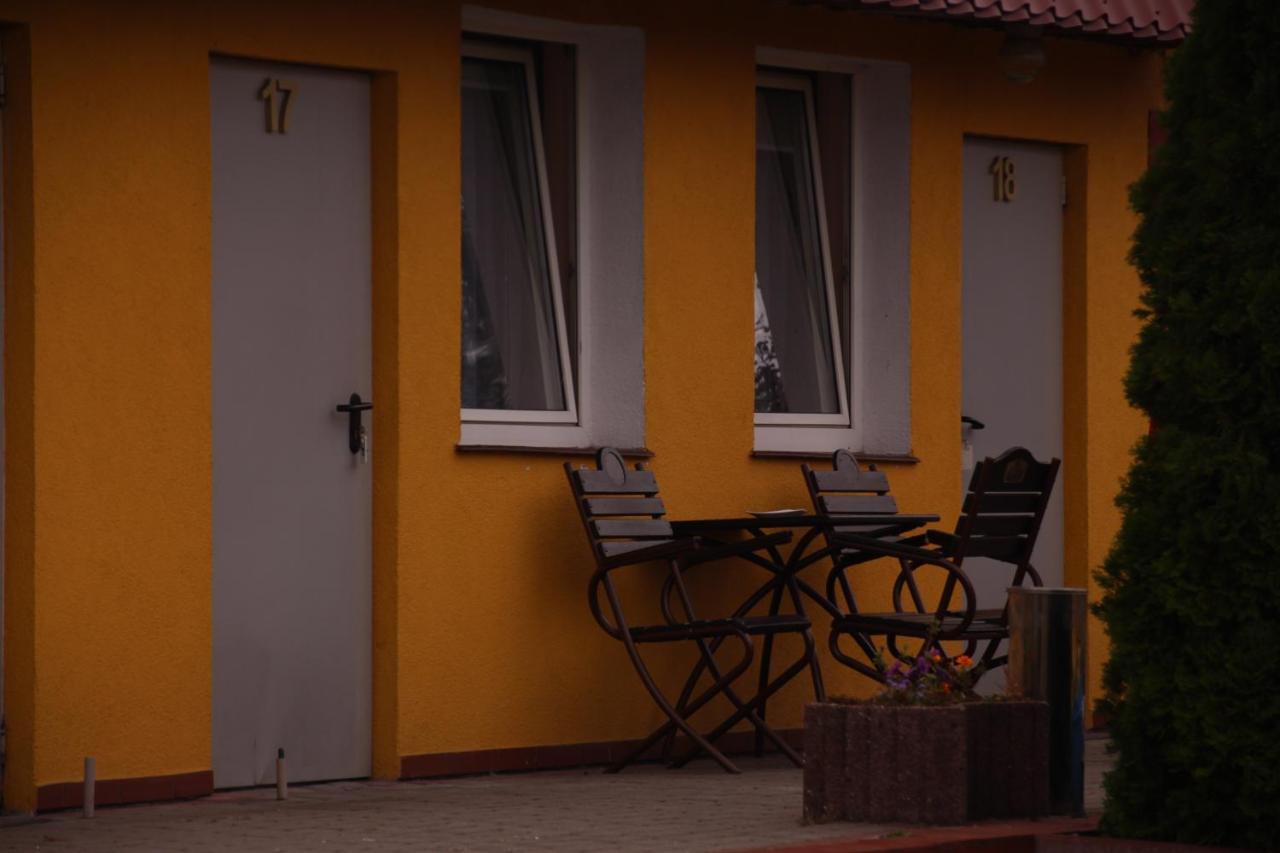 Zajazd Pod Kominkiem - Brzoza Kolo Torunia Exterior photo
